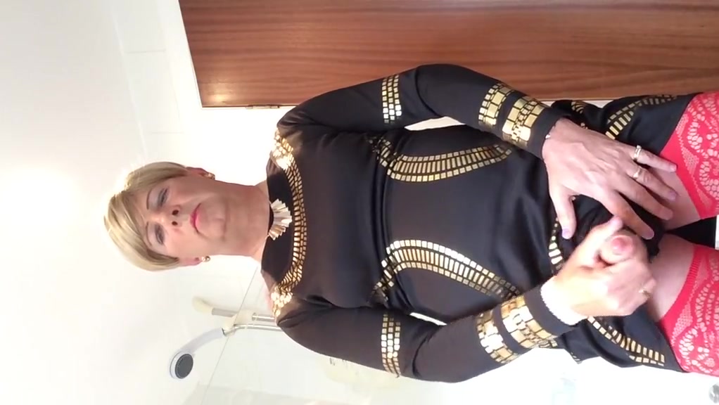 Sissy crossdresser sonia wanking on a wet tuesday