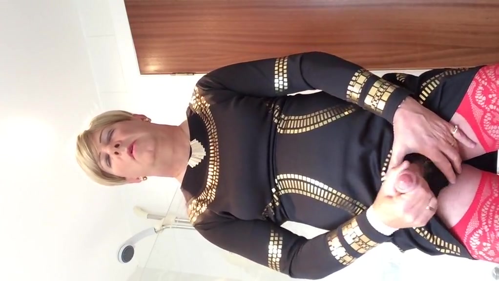 Sissy crossdresser sonia wanking on a wet tuesday