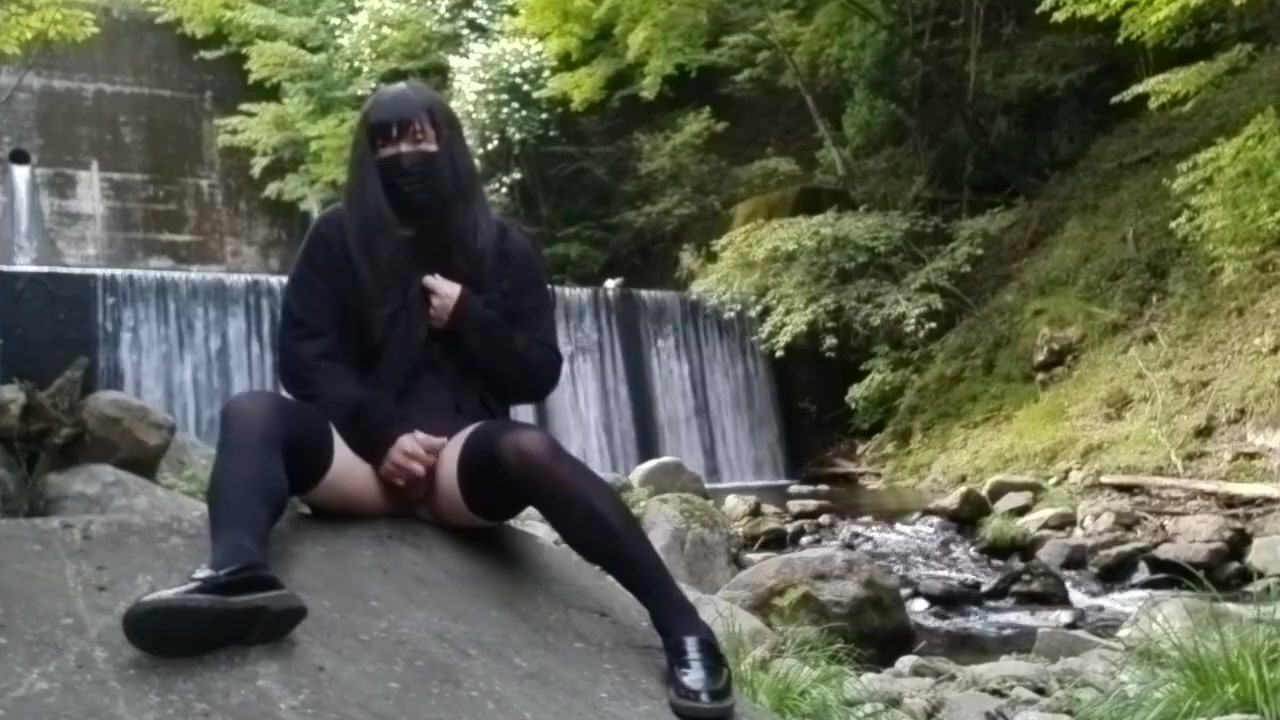 Transgender With A Penchant For Masturbation And Urination Deep In The Mountains