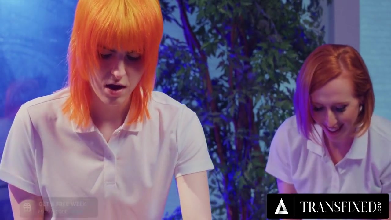 Kenzie Anne, Shiri Allwood And Jean Hollywood In Redhead Trans Give Oiled Massage With Facial