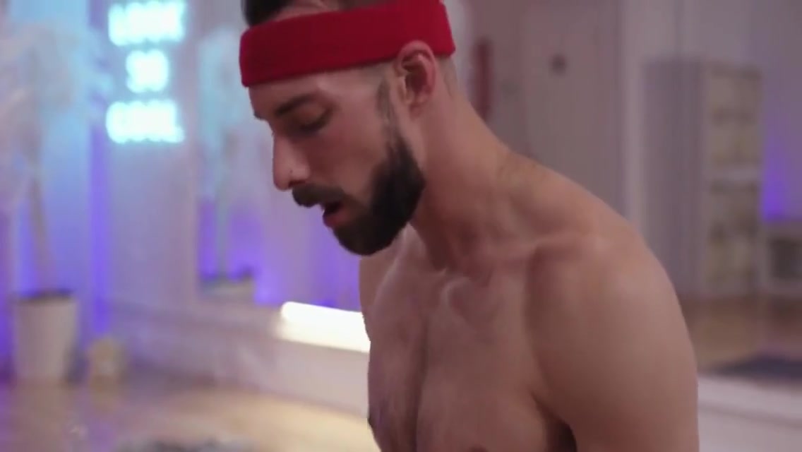 Petite Gym Tranny Fucks Male In Asshole While Kissing 7 Min