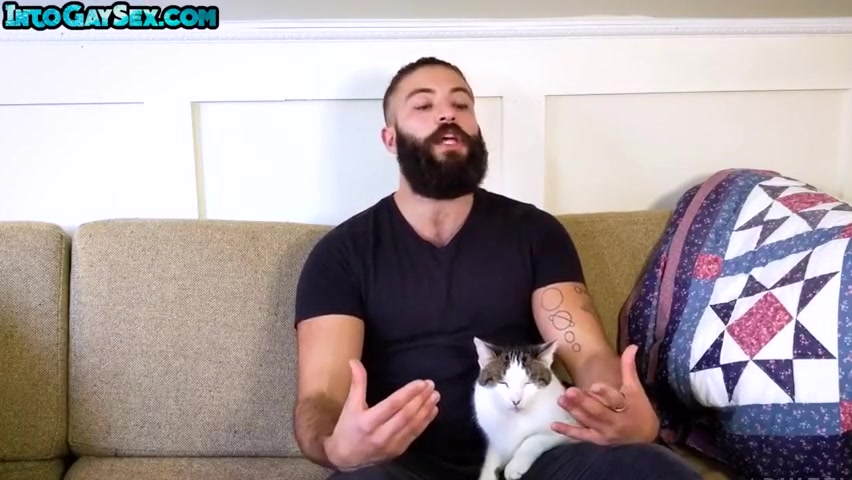 Bearded Hunky Bottom Sucks Bears Shaft Before Barebacked