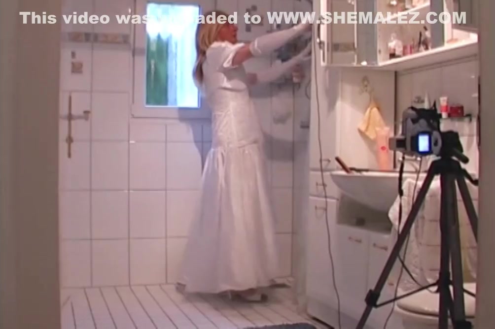 Wet & Horny Bride - Peeing And Cumshot In The Shower