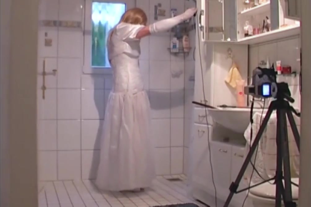 Wet & Horny Bride - Peeing And Cumshot In The Shower