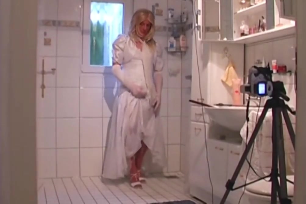 Wet & Horny Bride - Peeing And Cumshot In The Shower