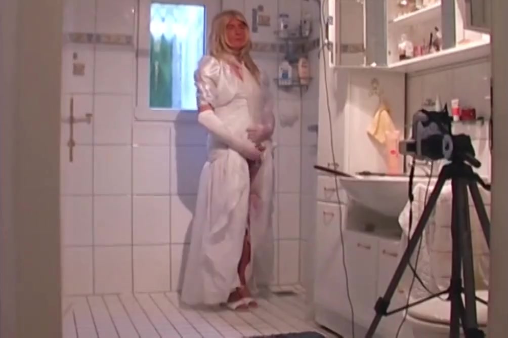 Wet & Horny Bride - Peeing And Cumshot In The Shower
