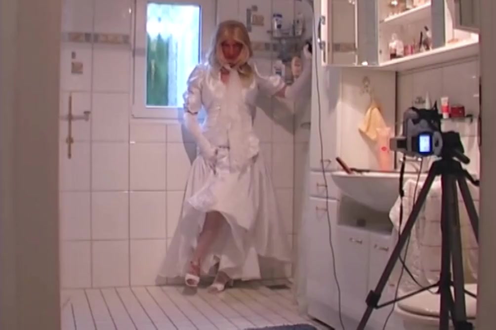 Wet & Horny Bride - Peeing And Cumshot In The Shower