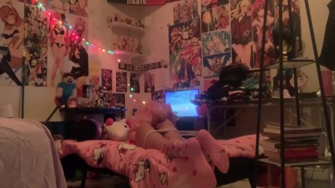Jovencito Twink Se Mete Juguetes En Su Culito Mientras Escucha Canciones De Princesas 5 Min