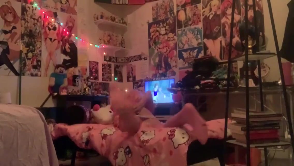 Jovencito Twink Se Mete Juguetes En Su Culito Mientras Escucha Canciones De Princesas 5 Min