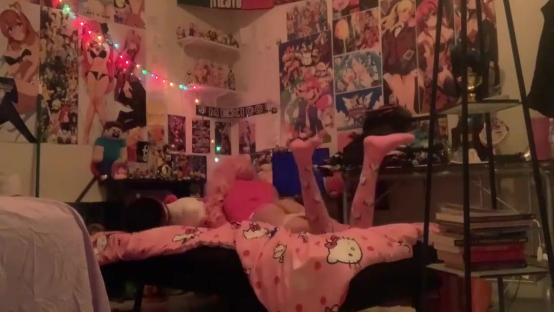 Jovencito Twink Se Mete Juguetes En Su Culito Mientras Escucha Canciones De Princesas 5 Min