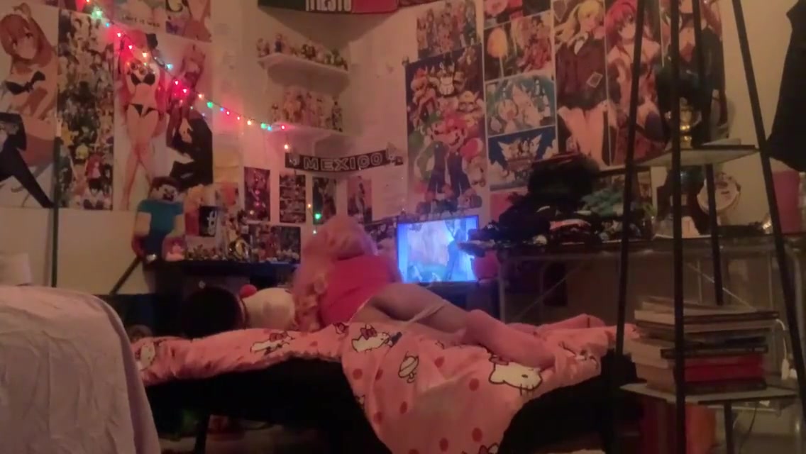Jovencito Twink Se Mete Juguetes En Su Culito Mientras Escucha Canciones De Princesas 5 Min
