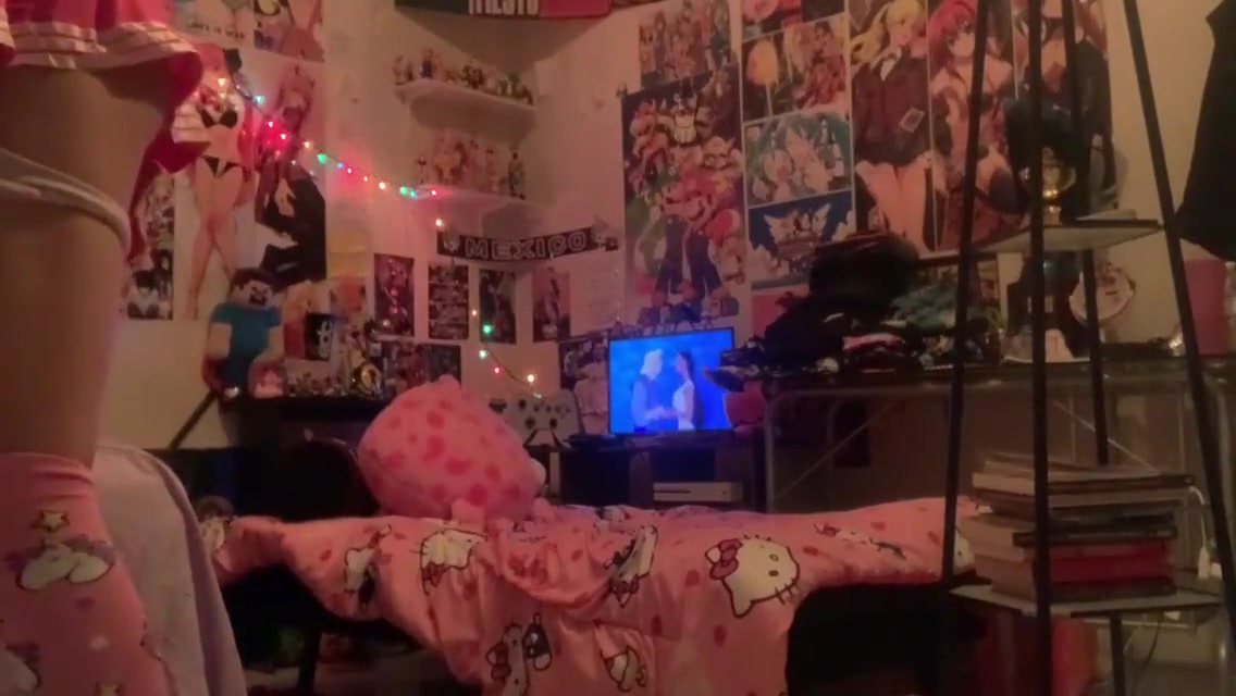 Jovencito Twink Se Mete Juguetes En Su Culito Mientras Escucha Canciones De Princesas 5 Min