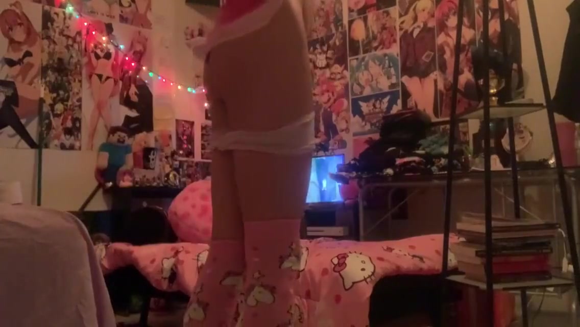 Jovencito Twink Se Mete Juguetes En Su Culito Mientras Escucha Canciones De Princesas 5 Min