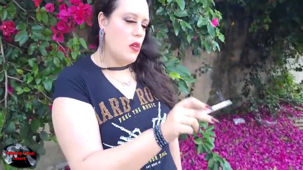 Lilli And Her Kinky Smoking Thoughts