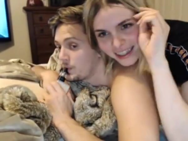 Hot sexy tgirl get her asshole eaten