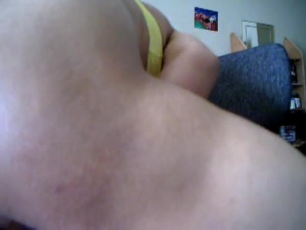 YOUNG SHEMALE BIG BOOTY + RUB DICK ON OWN ASS !!!!!!