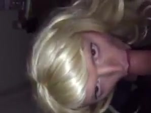 Blond zuigt