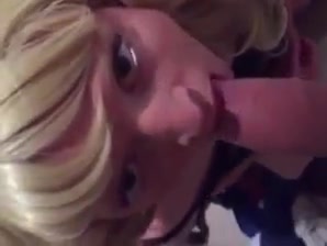 Blond zuigt
