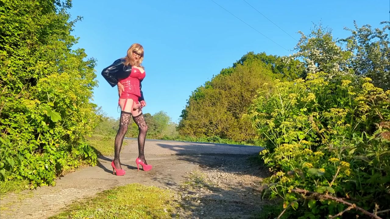 Tranny Gets Ass Fucked By Machine Outdoors