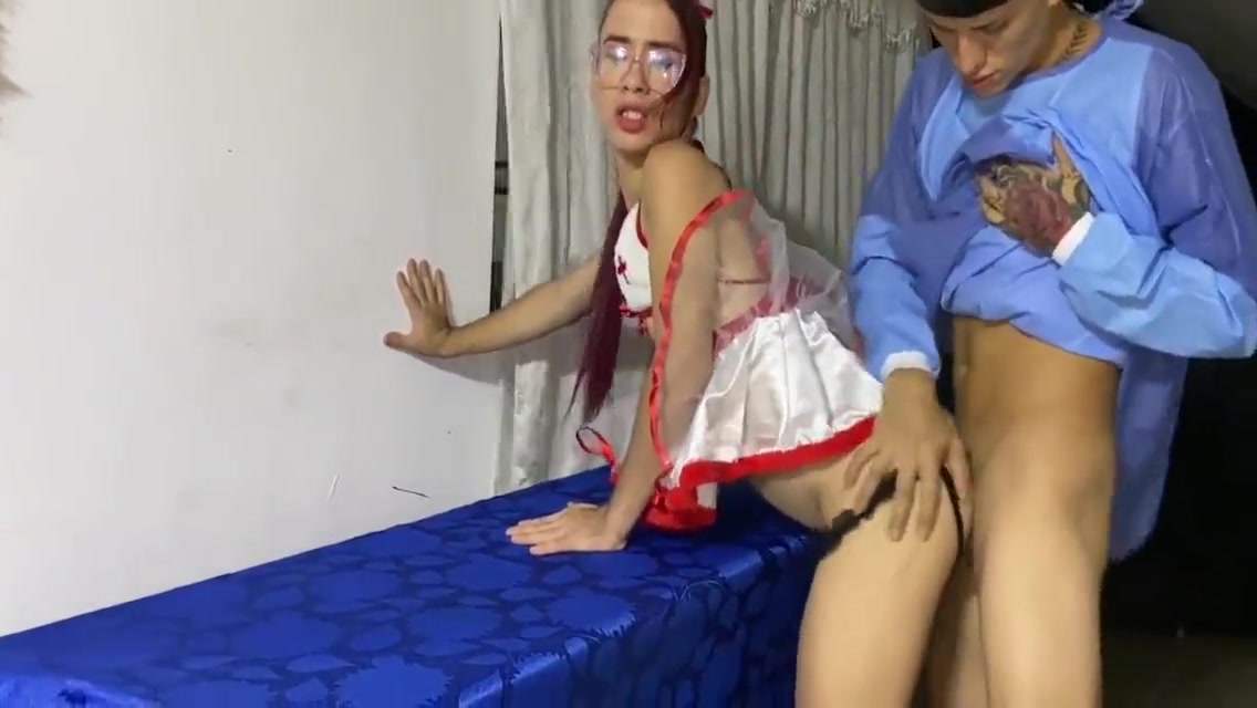 Cojo En Camilla Del Consultorio Con Un Mucho Mas Joven 21 Min With Gay Porn