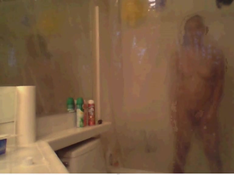 Tranny taking a shower and masturbate hard
