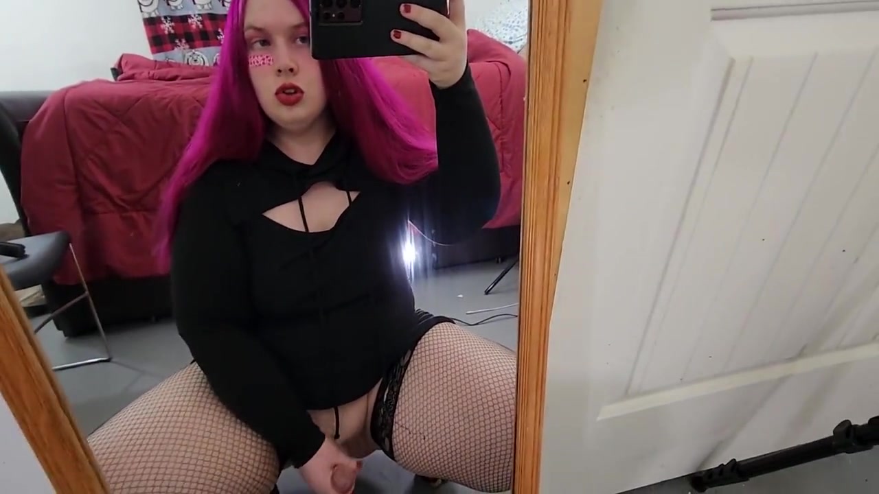 Hot Tranny Jerks Off In A Mirror