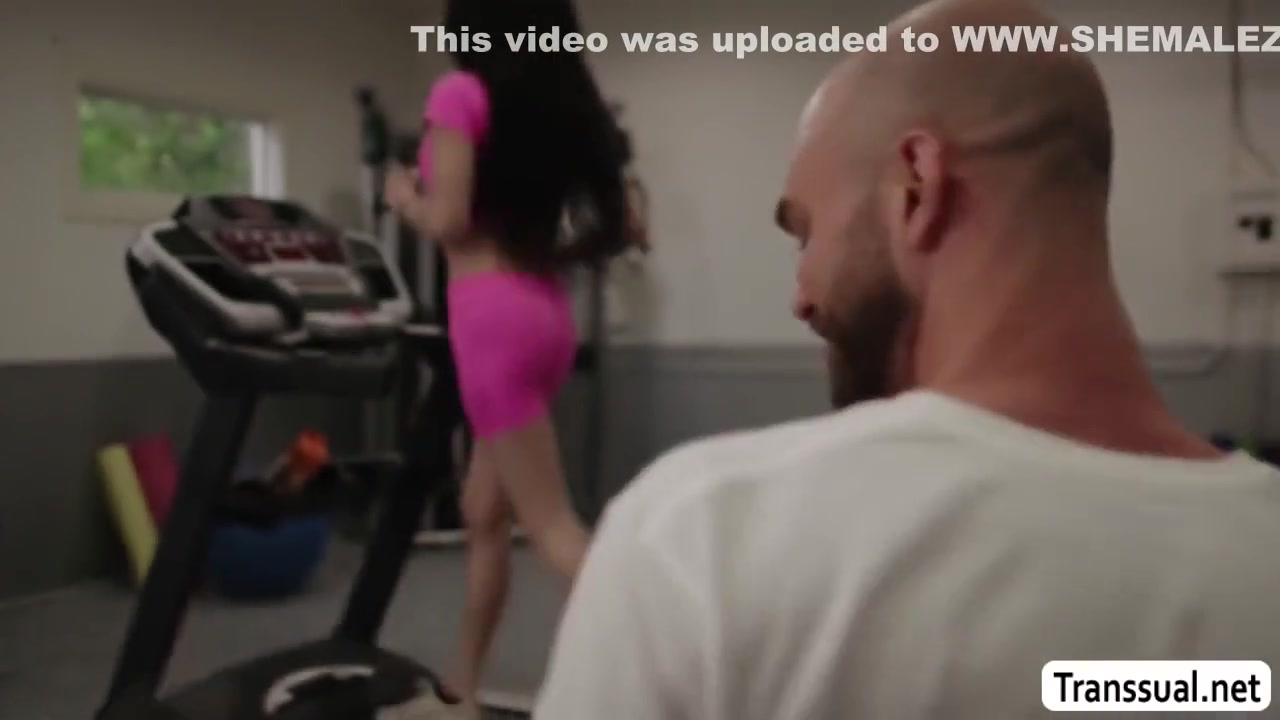 Muscle Man Analed Ts Goddess In The Gym
