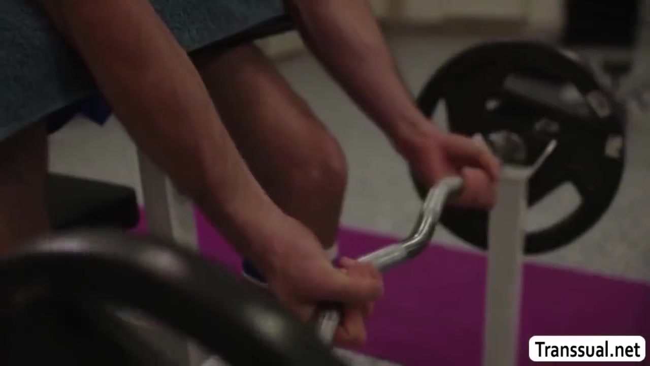 Muscle Man Analed Ts Goddess In The Gym