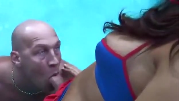 Sexy shemale ass cut