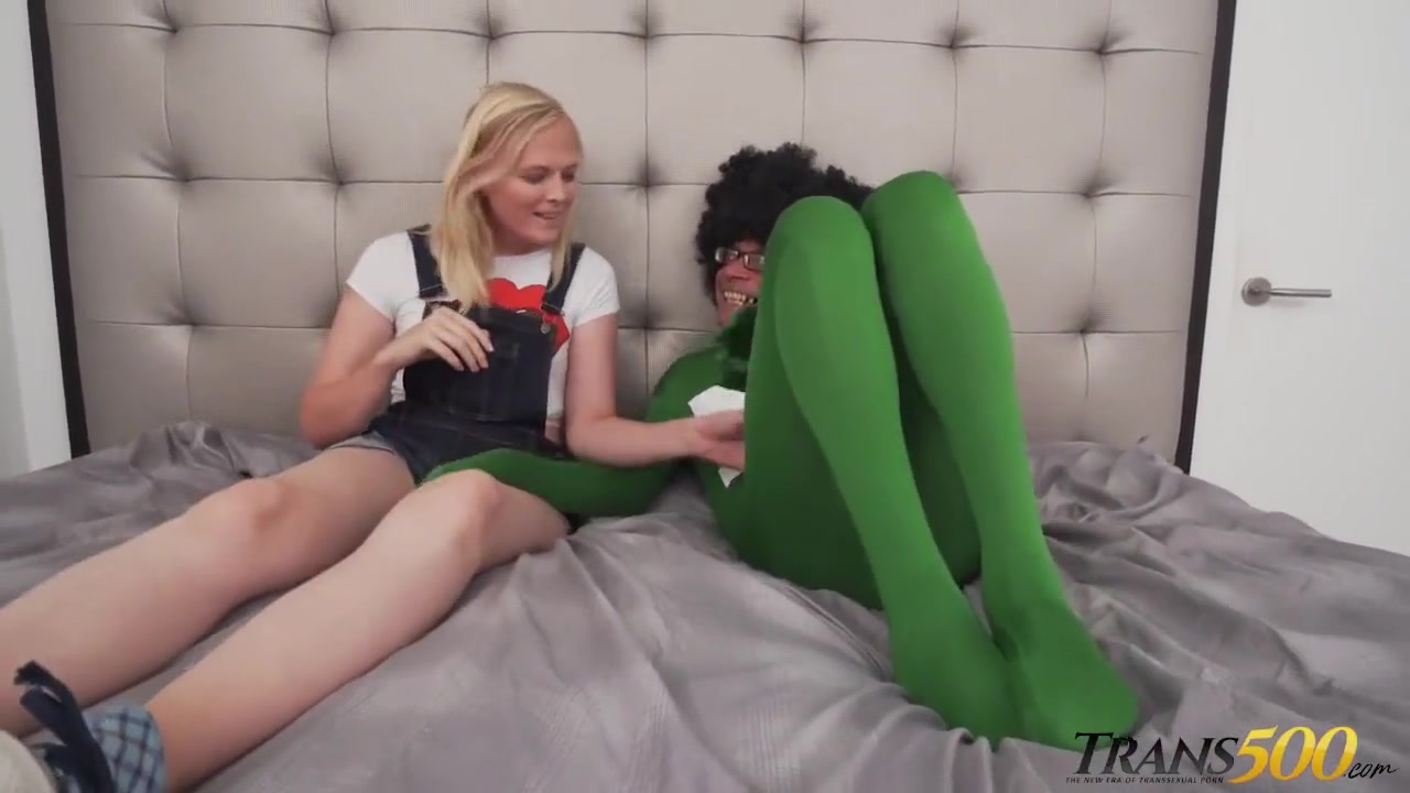 Sofia Bun - Ass Up And Shemale Butt Fucked