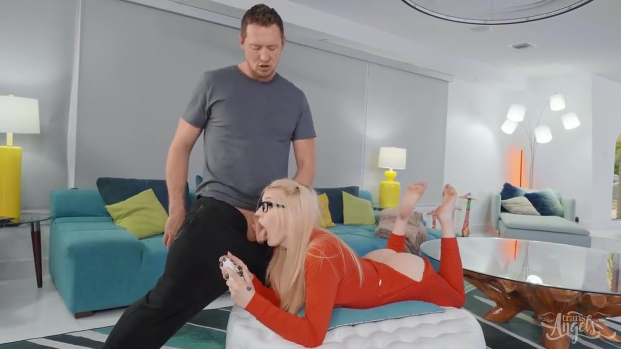 Gamer Girl - Raunchy Gamer T-girl Horny Porn Video