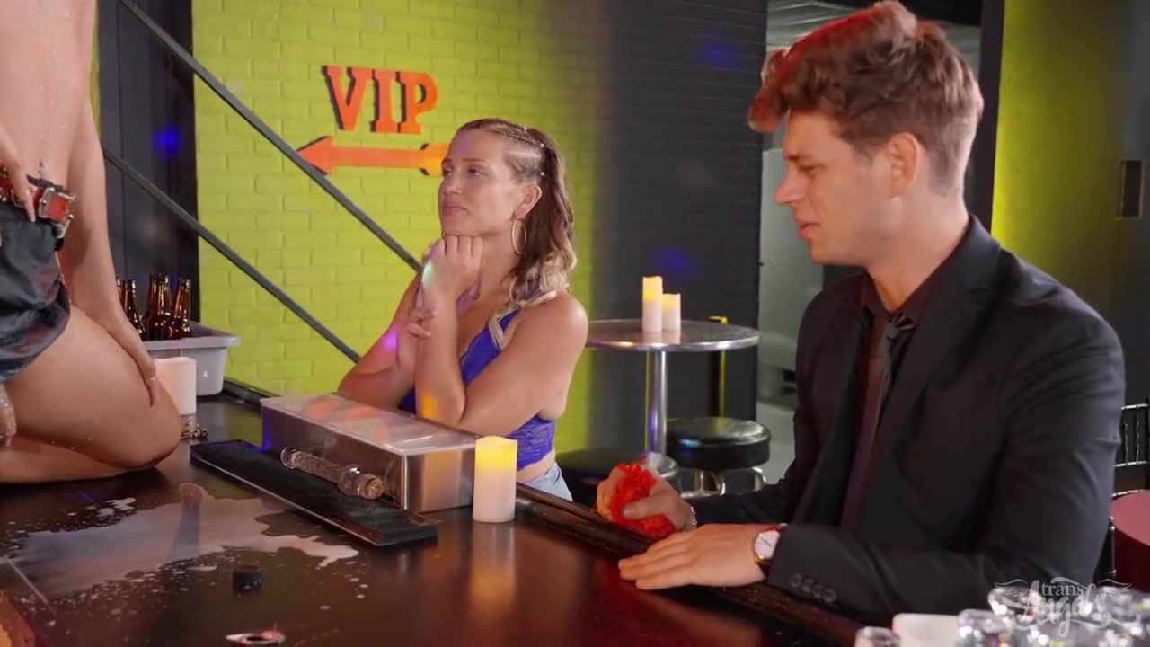 Hard Fuck Lewd Shemale Barmaid
