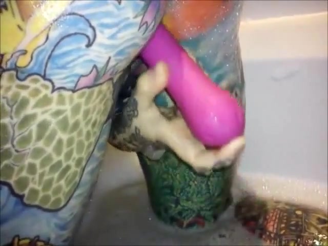Hermaphrodite Tub Vibrator fun
