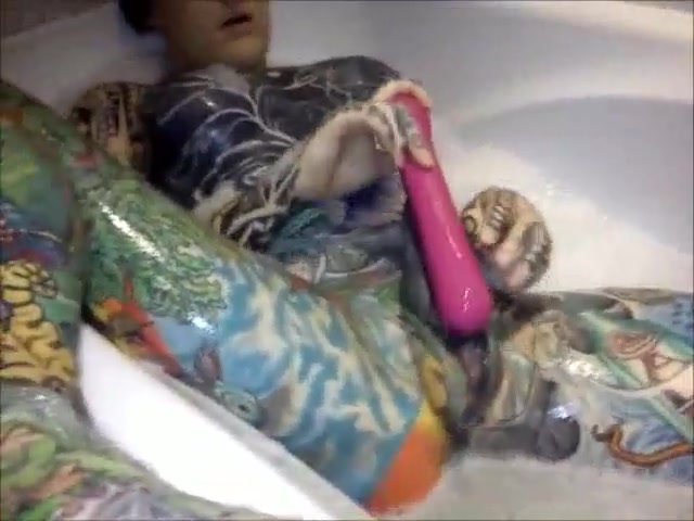 Hermaphrodite Tub Vibrator fun