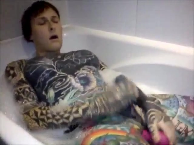 Hermaphrodite Tub Vibrator fun