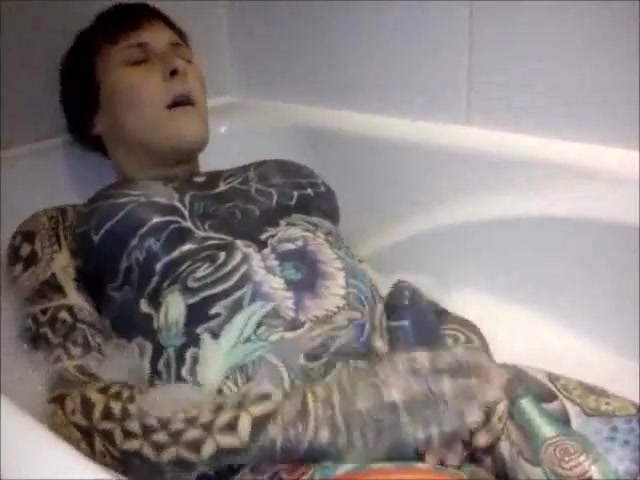 Hermaphrodite Tub Vibrator fun