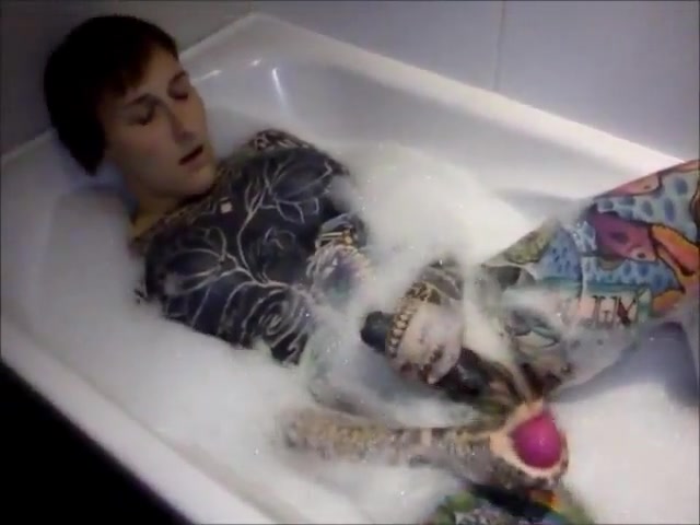 Hermaphrodite Tub Vibrator fun