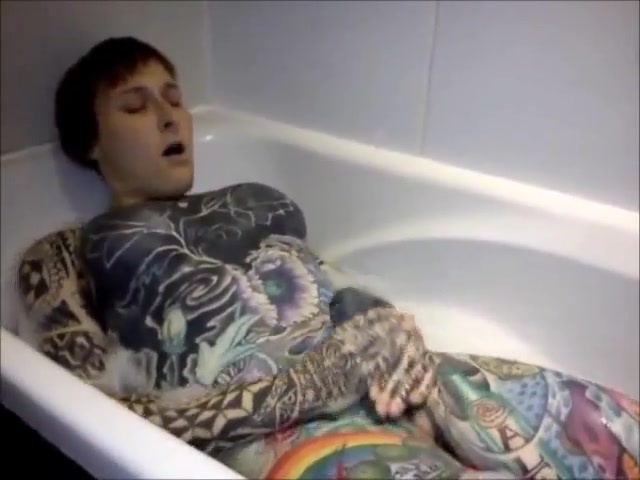 Hermaphrodite Tub Vibrator fun