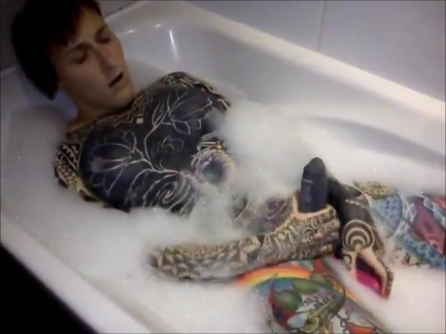 Hermaphrodite Tub Vibrator fun