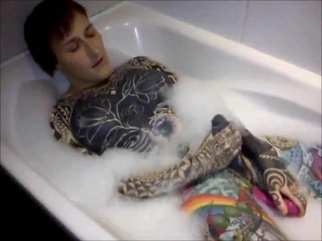 Hermaphrodite Tub Vibrator fun