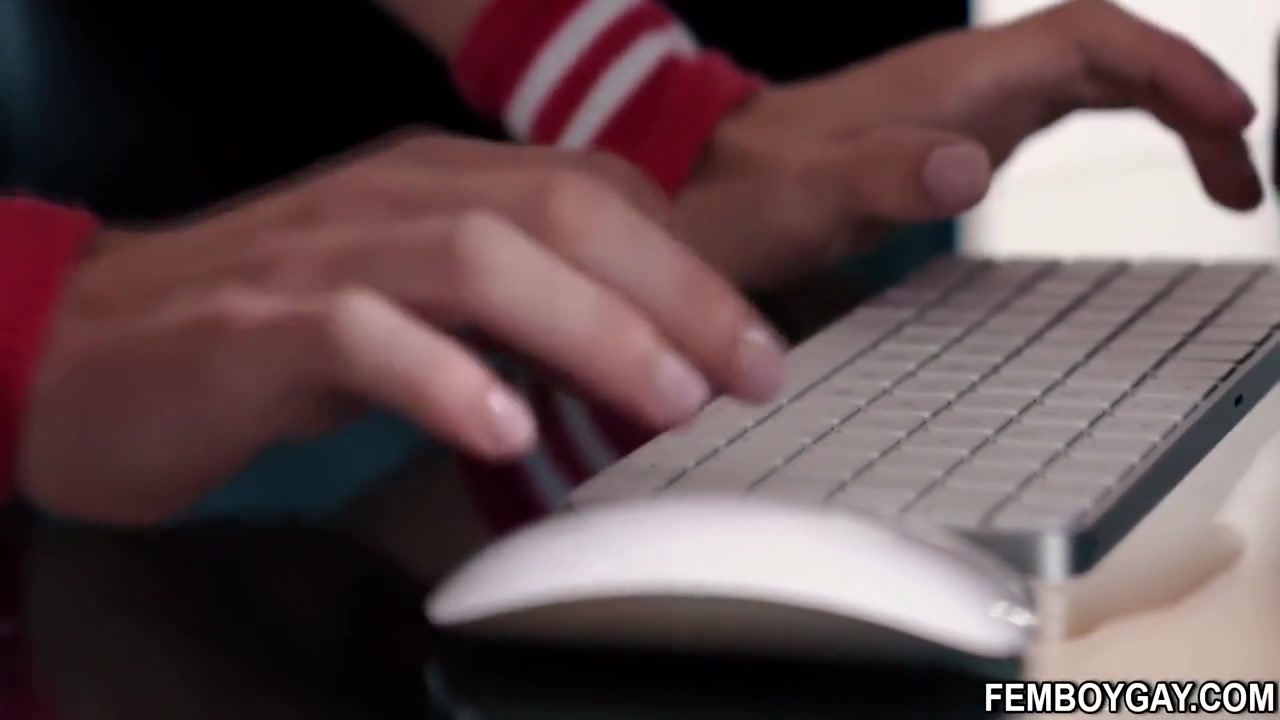 Benny Fox And Clark Delgaty - Nerdy Femboy And It Support Is About To Help With Some Computer Problem, But Delgaty Is Blowned Away By How Cute The Femboy Is! 6 Min