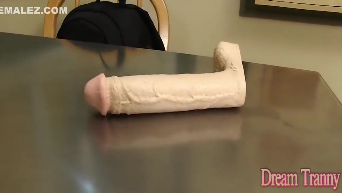 Deborah Tavares - Horny Tranny Stretches Her Booty Hole Using A Dildo 15 Min