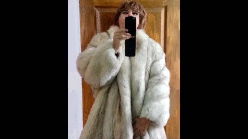 Masturbate and all wet with a nice fur fetish