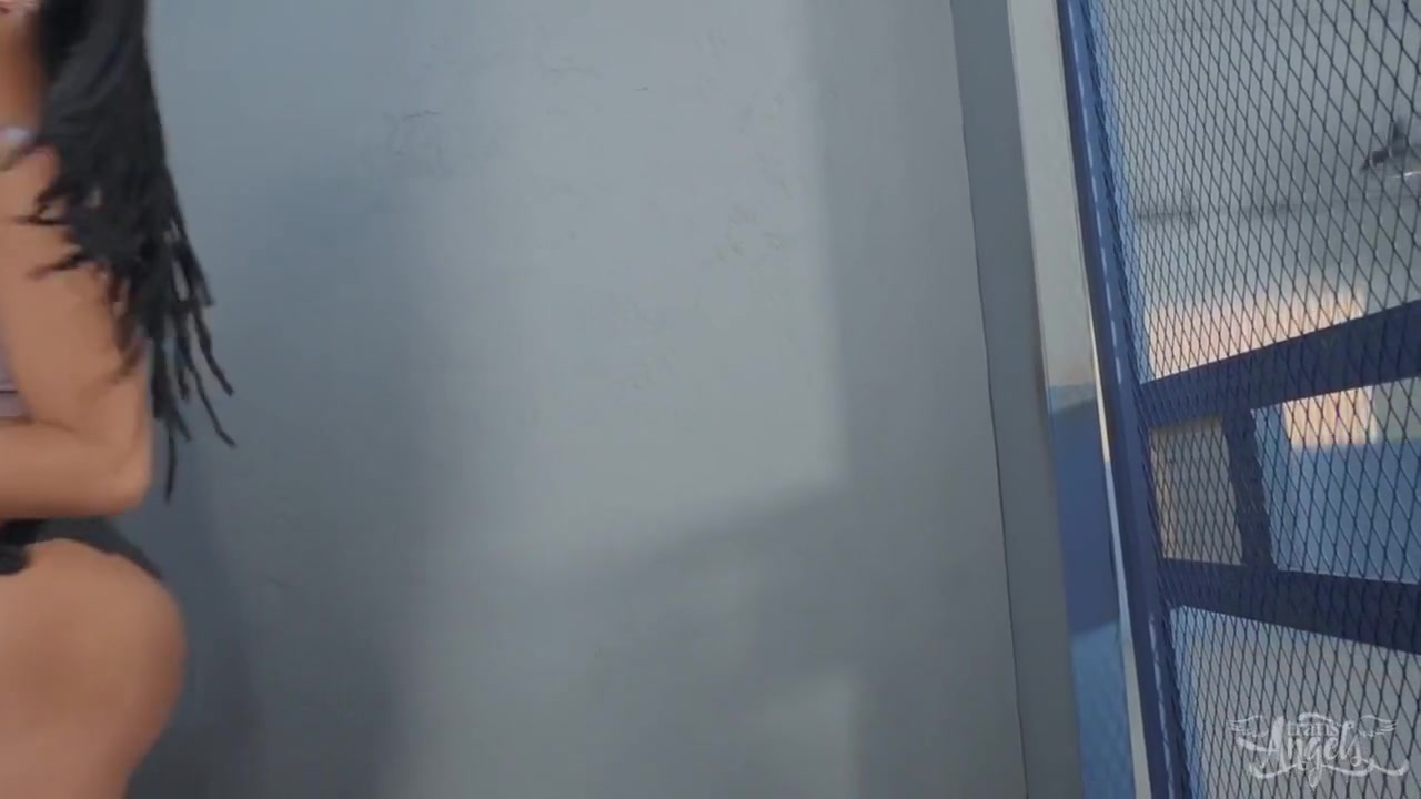 Ebony Kinky Girl With Strapon Fucks Shemale In The Jail