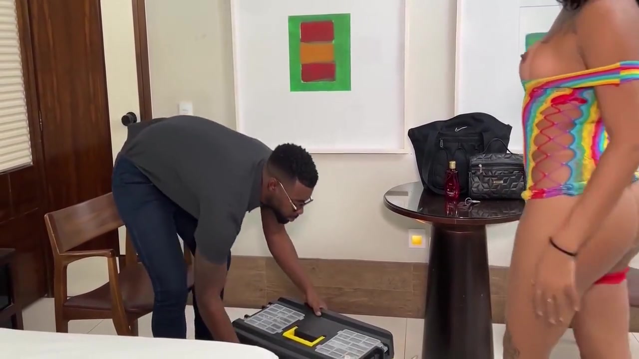 Marlon Costa - O Dia Que Essa Safada Deu Gostoso Para O Tecnico Do Hotel 13 Min
