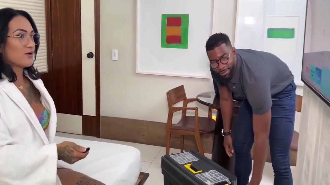 Marlon Costa - O Dia Que Essa Safada Deu Gostoso Para O Tecnico Do Hotel 13 Min
