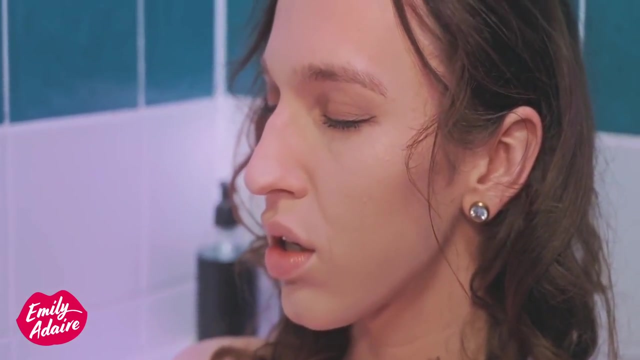 Emily Adaire - Relaxing In The Bathtub With My 19 Inch Dildo! 8 Min