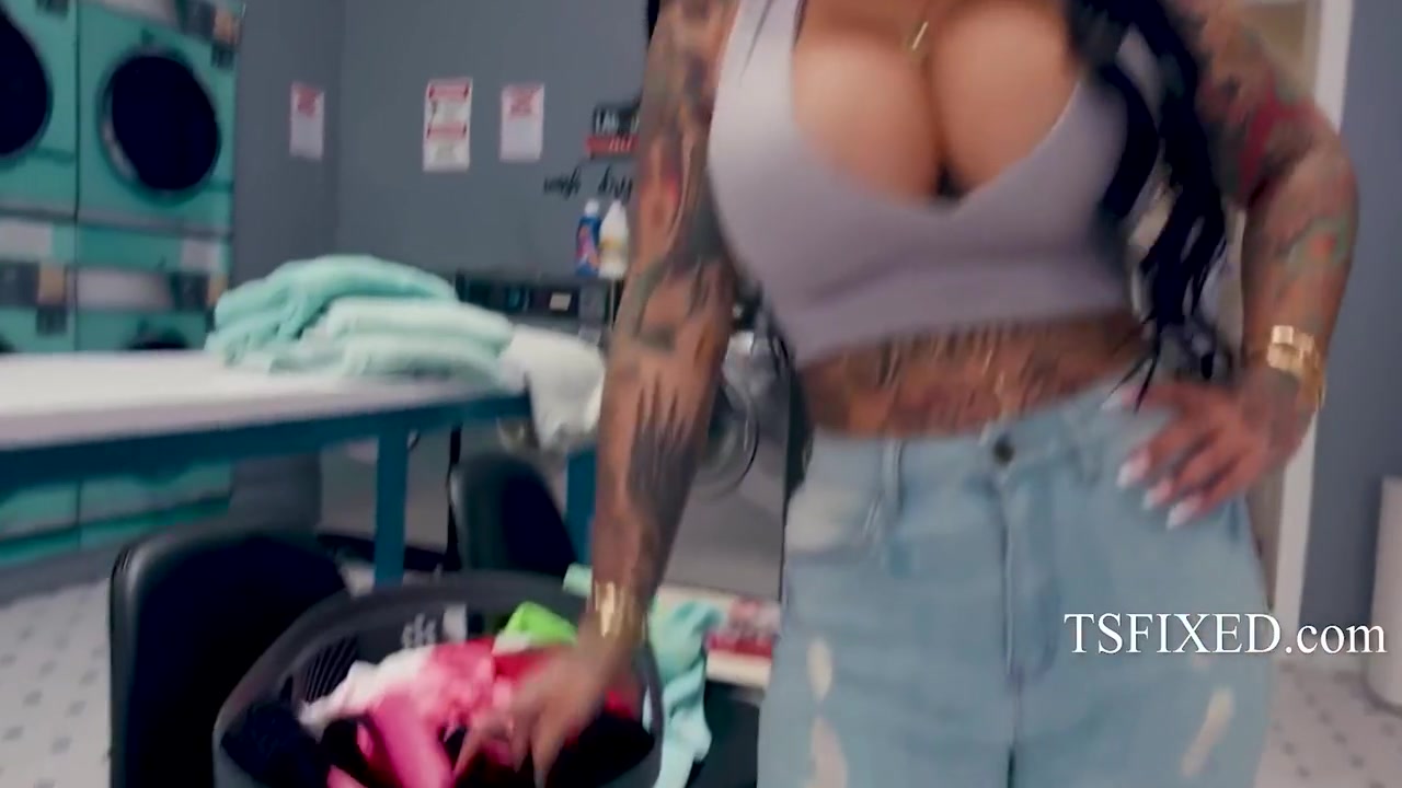 Busty Females And 1 Tranny Cross The Detergent Line
