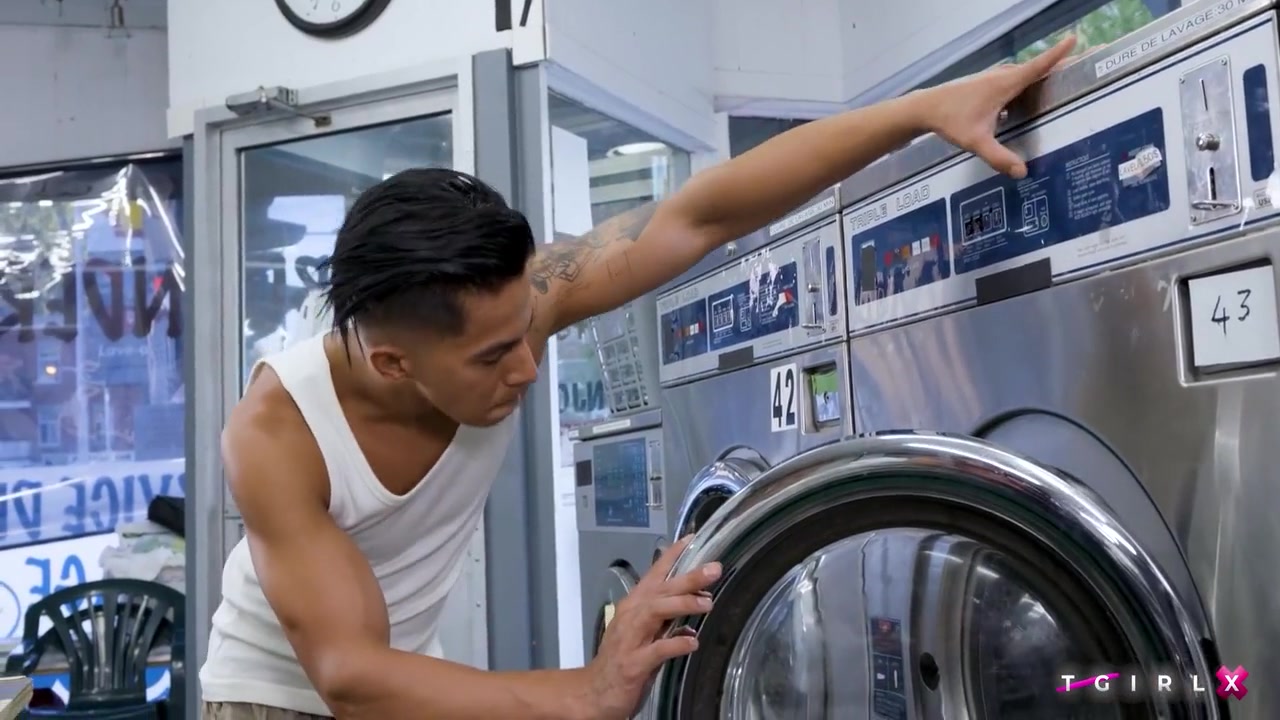 Tgirlx Nailed A Strangers Ass At Laundry - Bailey Archer