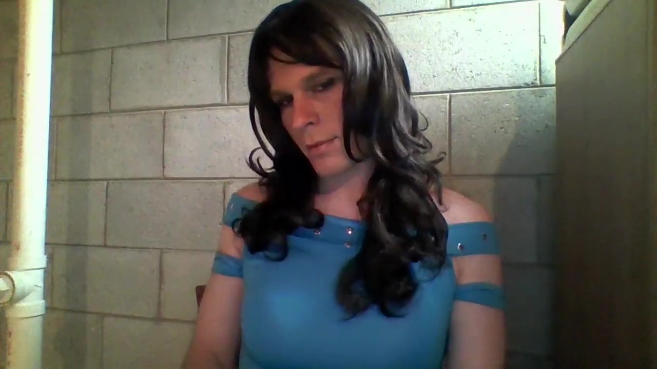 Sissy Gags and takes Dildo ass to mouth